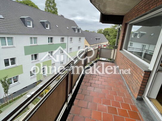 Moderne und teilmöblierte Wohnung mit Balkon und EBK ab 01.01.25