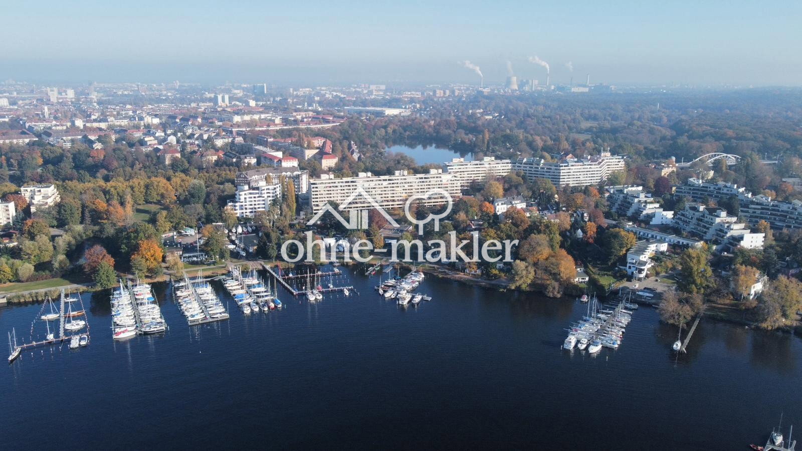 Scharfe Lanke, direkter Wasserblick, Südbalkon im Erstbezug - Photo 1
