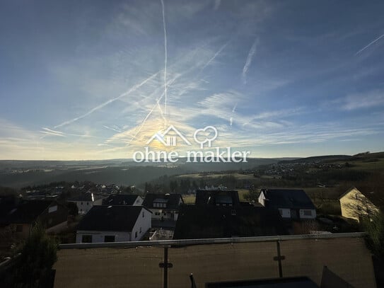 Begehrte Höhenlage: Korlingen - Maisonettewohnung mit toller Aussicht - Küche+Balkon+Stellplatz