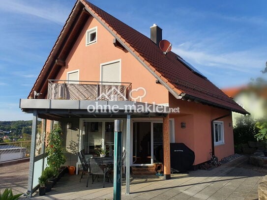 Sehr gepflegtes Einfamilienhaus in Massivbauweise mit Doppelgarage und Garten in schöner Hanglage