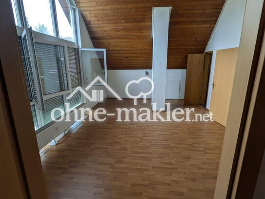 2,5-Zimmer-DG-Wohnung mit Balkon und EBK in Böblingen