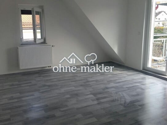 schöne 3,5 Zimmer DG Wohnung mit Einbauküche, Balkon, Keller und Stellplatz