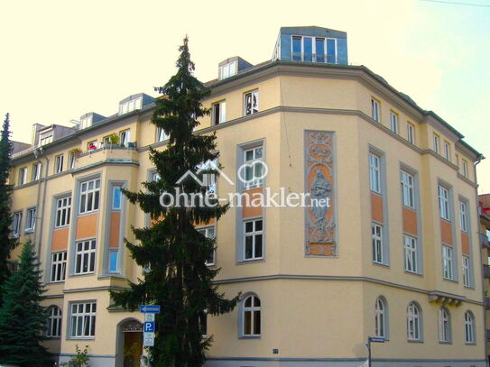 Bezugsfreie 3-Zimmerwohnung in denkmalgeschütztem Stilaltbau in der Maxvorstadt