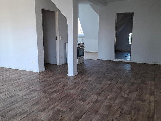 Altbauwohnung mit Balkon. NUR mit WBS 160,180 oder 220